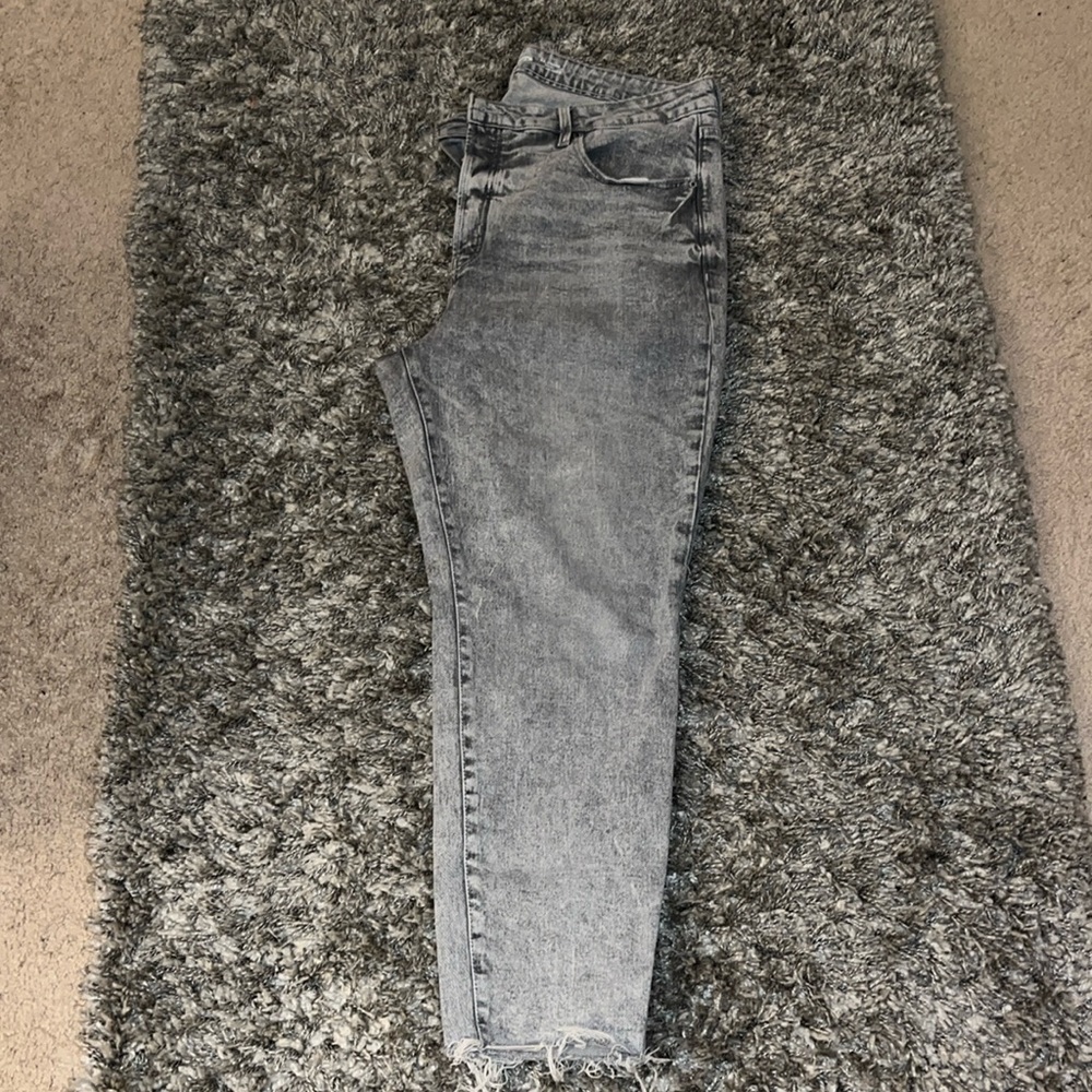 Women’s Grey Washed Jeans